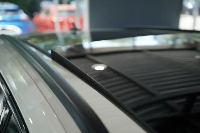 Volkswagen Touareg view 15