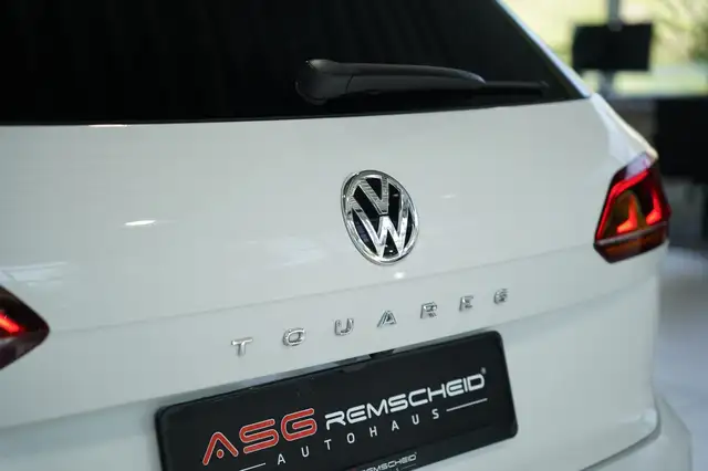 Volkswagen Touareg view 13