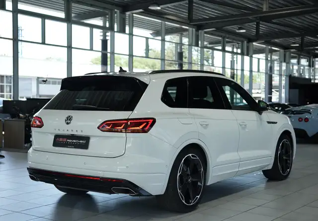 Volkswagen Touareg view 9