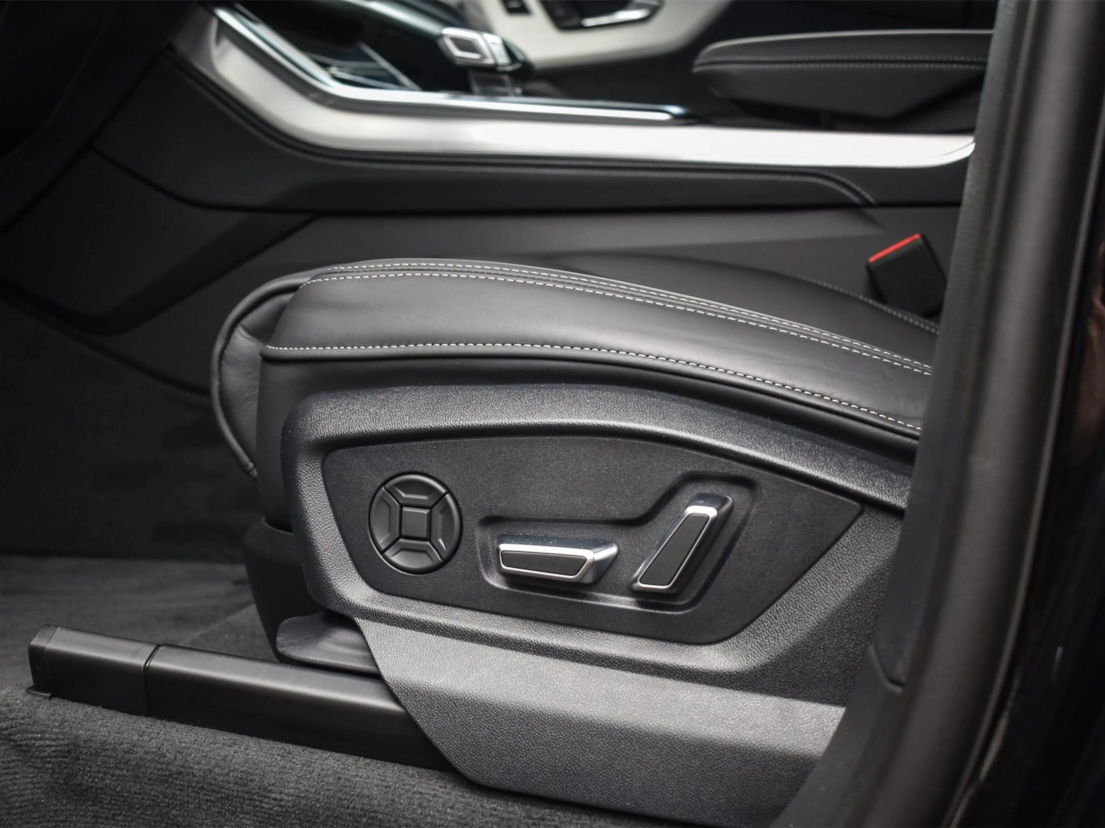 Audi Q8 55 TFSI e quattro Pro Line S Memory seats | 360 Ca — photo 12