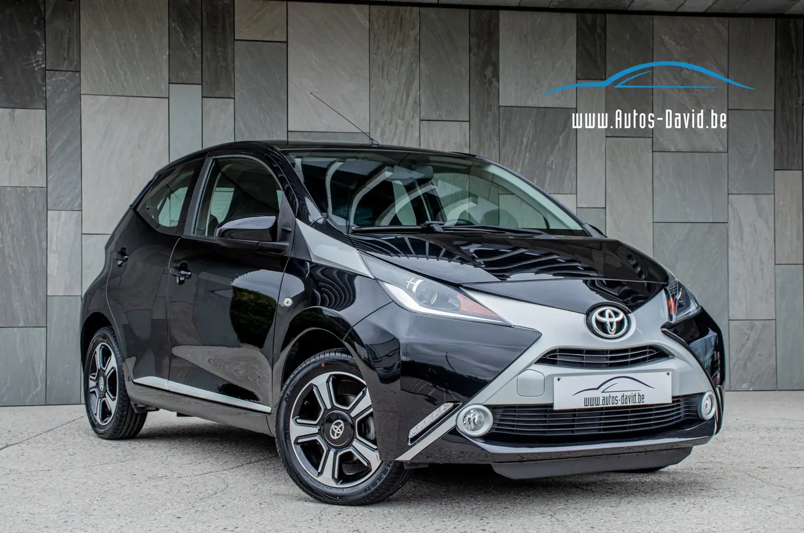 Toyota Aygo 1.0i VVT-i x-clusiv 5-Deurs / KEYLESS GO / CAMERA Negro - 1