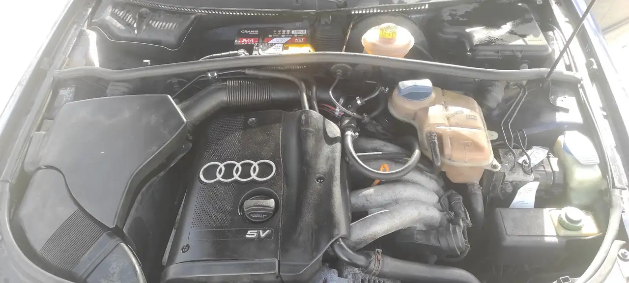 Audi A4 Avant 1.8 TÜV bis 11.27, foto 11