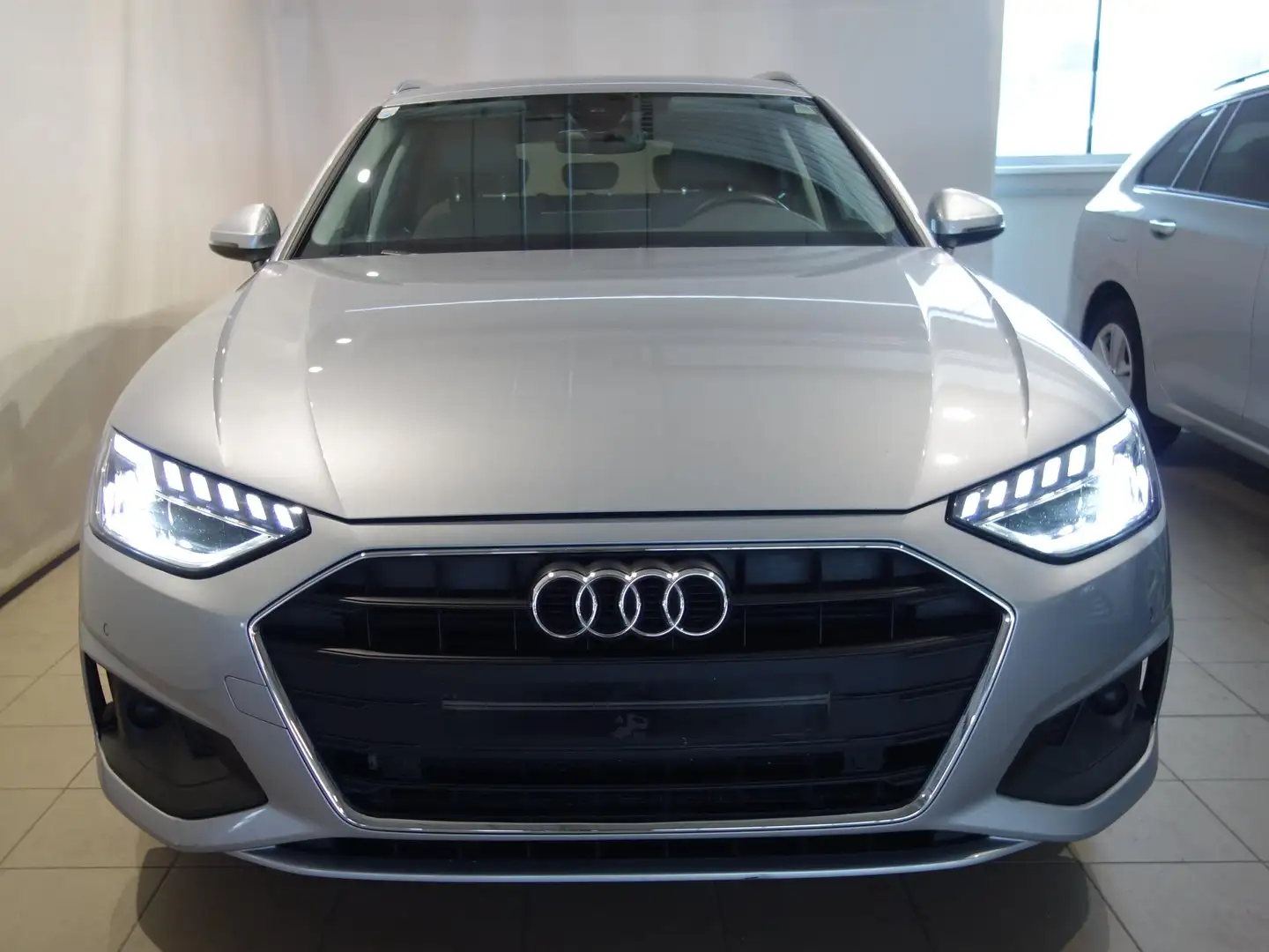 Audi A4 Avant 30 TDI s-tronic/AHV - 2