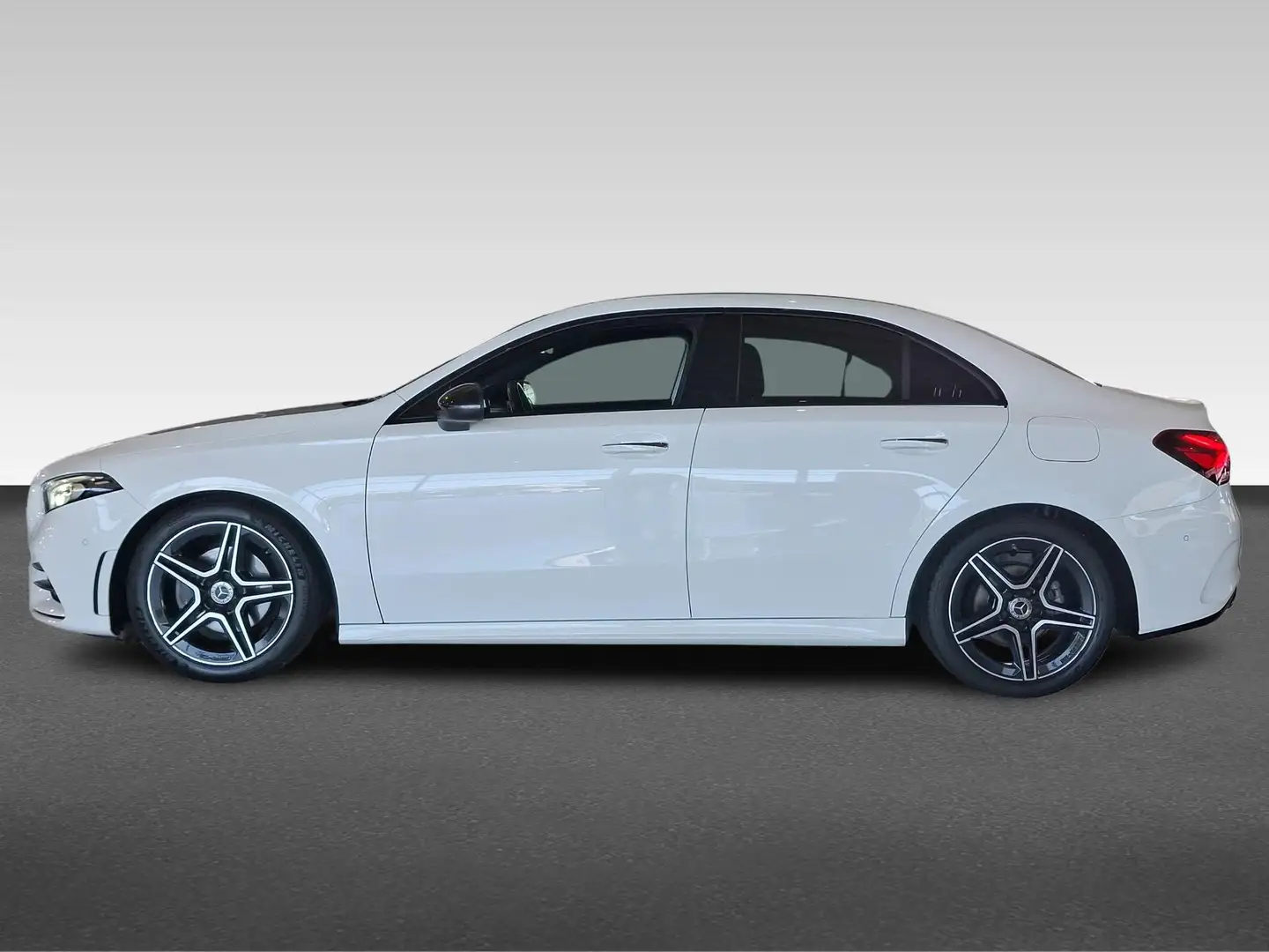 Mercedes-Benz A 180 Limousine A 136pk 7G-DCT Business Solution AMG Wit - 2