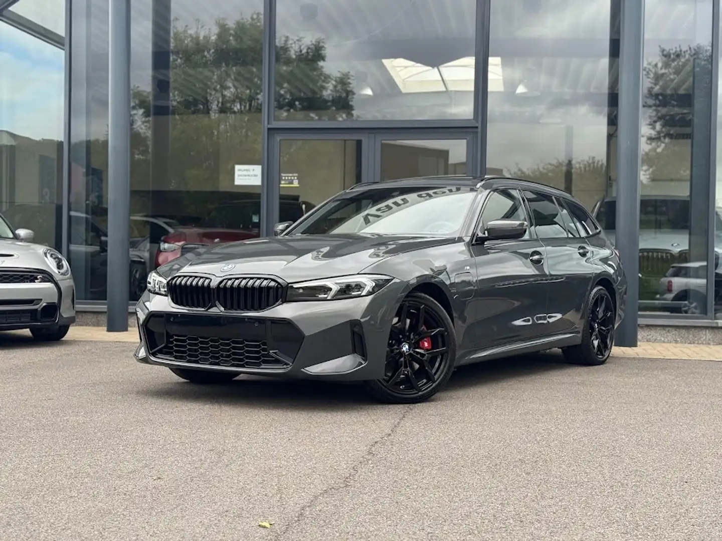 BMW 330 e Touring M Sport Pro / PANO / TRKHK / HARM-KARDON Gris - 1