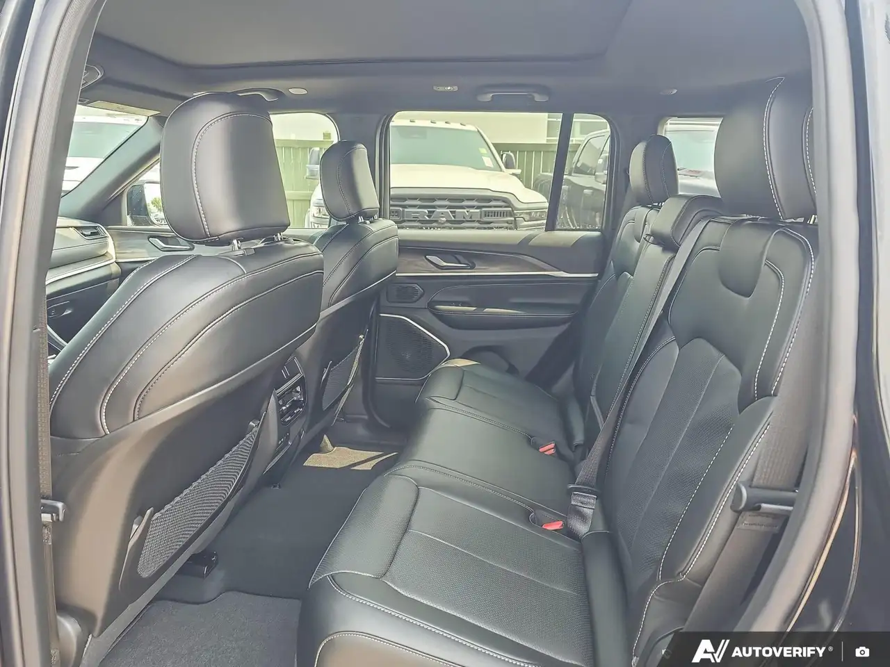 Jeep Grand Cherokee photo Jeep Grand Cherokee