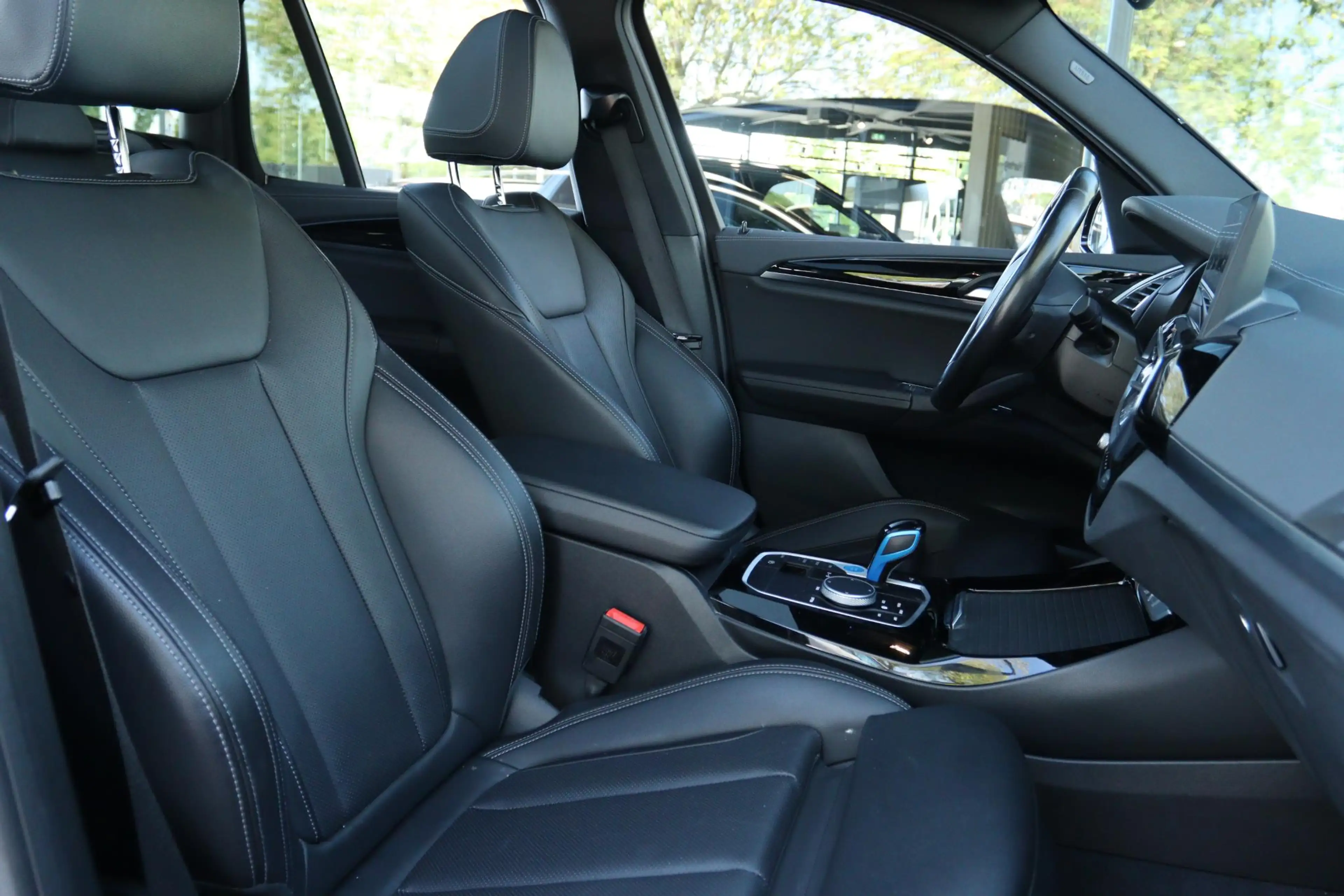 BMW iX3 EXECUTIVE M-SPORT 80 KWH SOH 100% | SHADOWLINE | P — photo 4