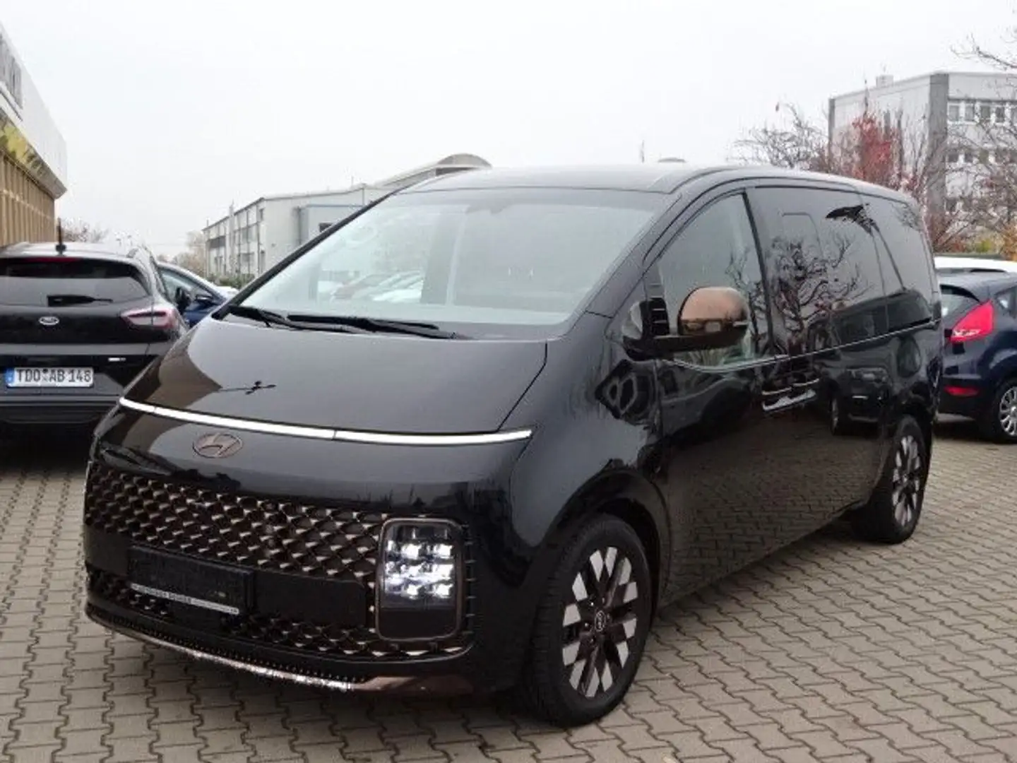 Hyundai STARIA 177PS Autm. Signature 4WD Navi Leder ACC Schwarz - 2