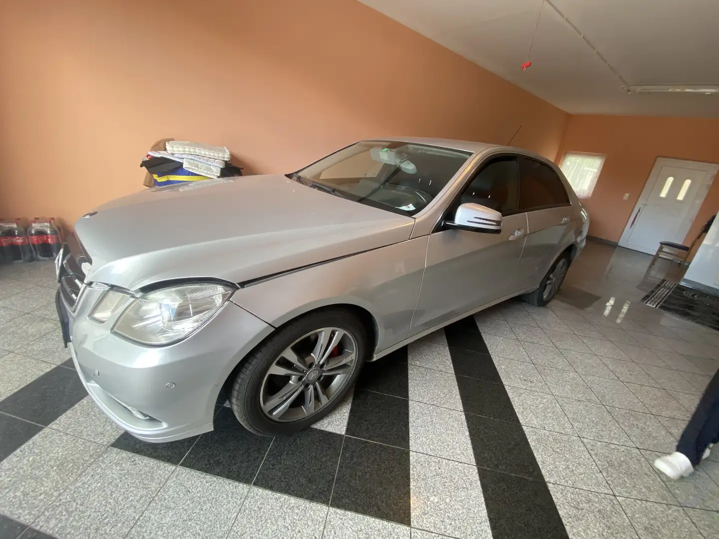 Mercedes-Benz E 220 Silber - 1
