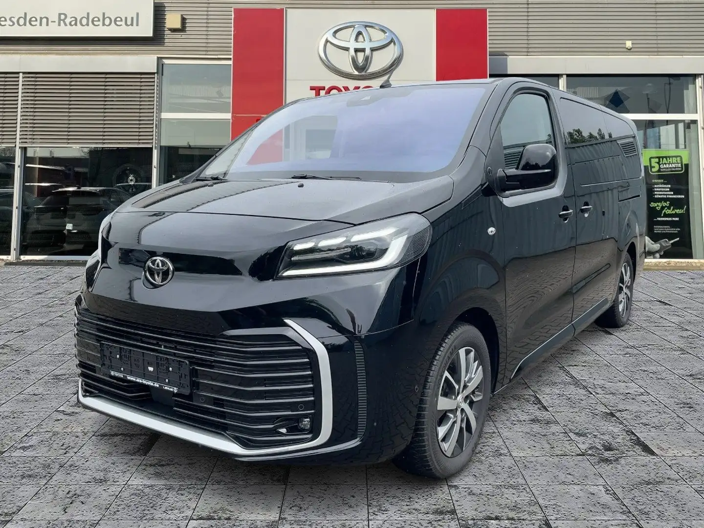 Toyota Proace Verso 2.0 D-4D L2 D Team D Navi 8 Sitze Schwarz - 2
