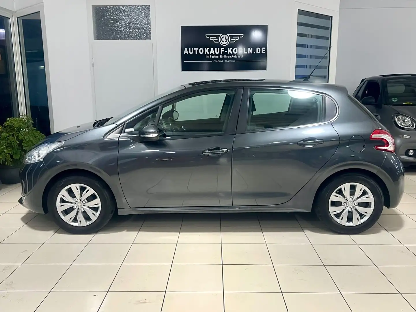 Peugeot 208 1,2 VTi Active/Nur.40.000km/Klima/1.Hand Grau - 1