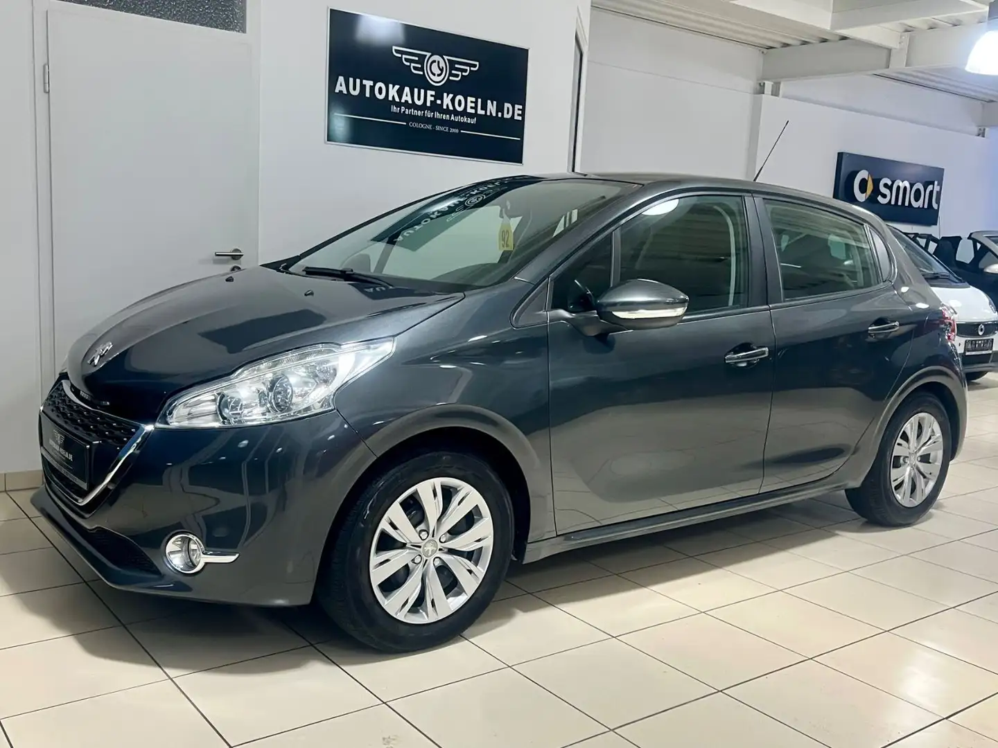 Peugeot 208 1,2 VTi Active/Nur.40.000km/Klima/1.Hand Grau - 2