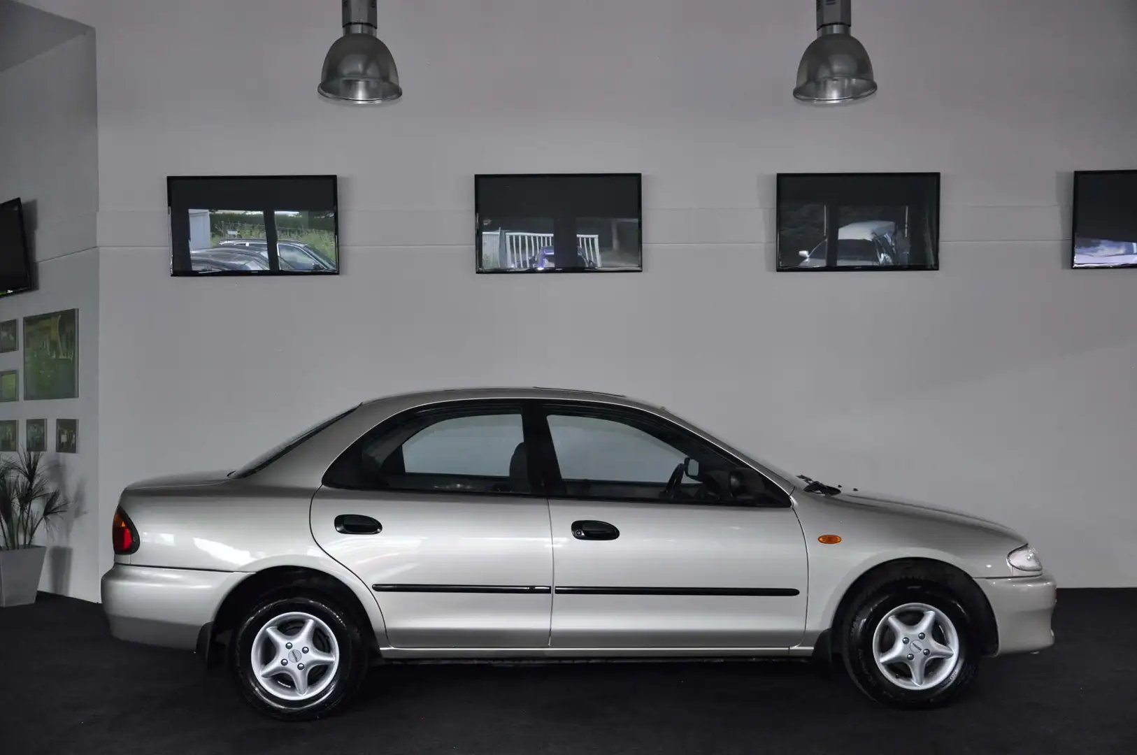Mazda 323 S ! Erst 084.808 km ! H-zulassung (Oldtimer) ! Zlatna - 2