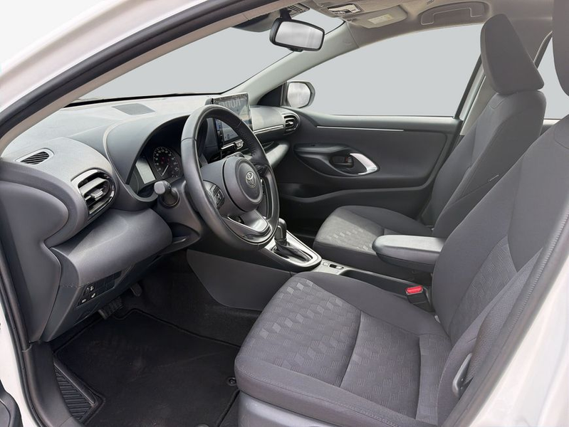 Toyota Yaris Hybrid 116 Business Edition — photo 9