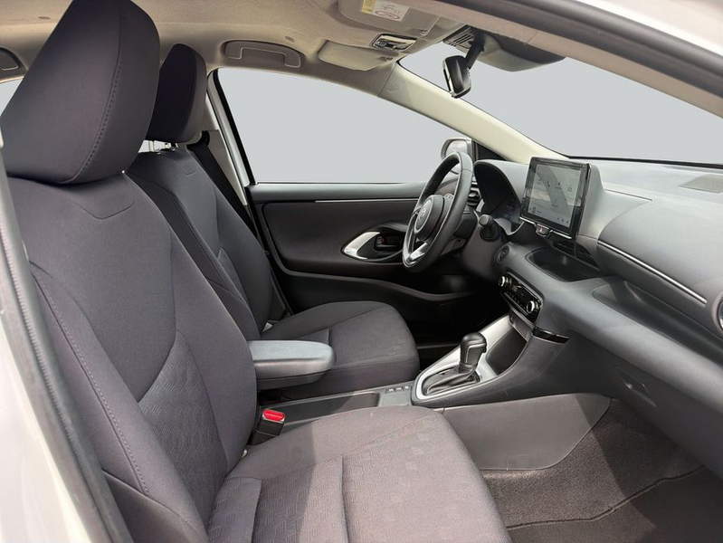 Toyota Yaris Hybrid 116 Business Edition — photo 12