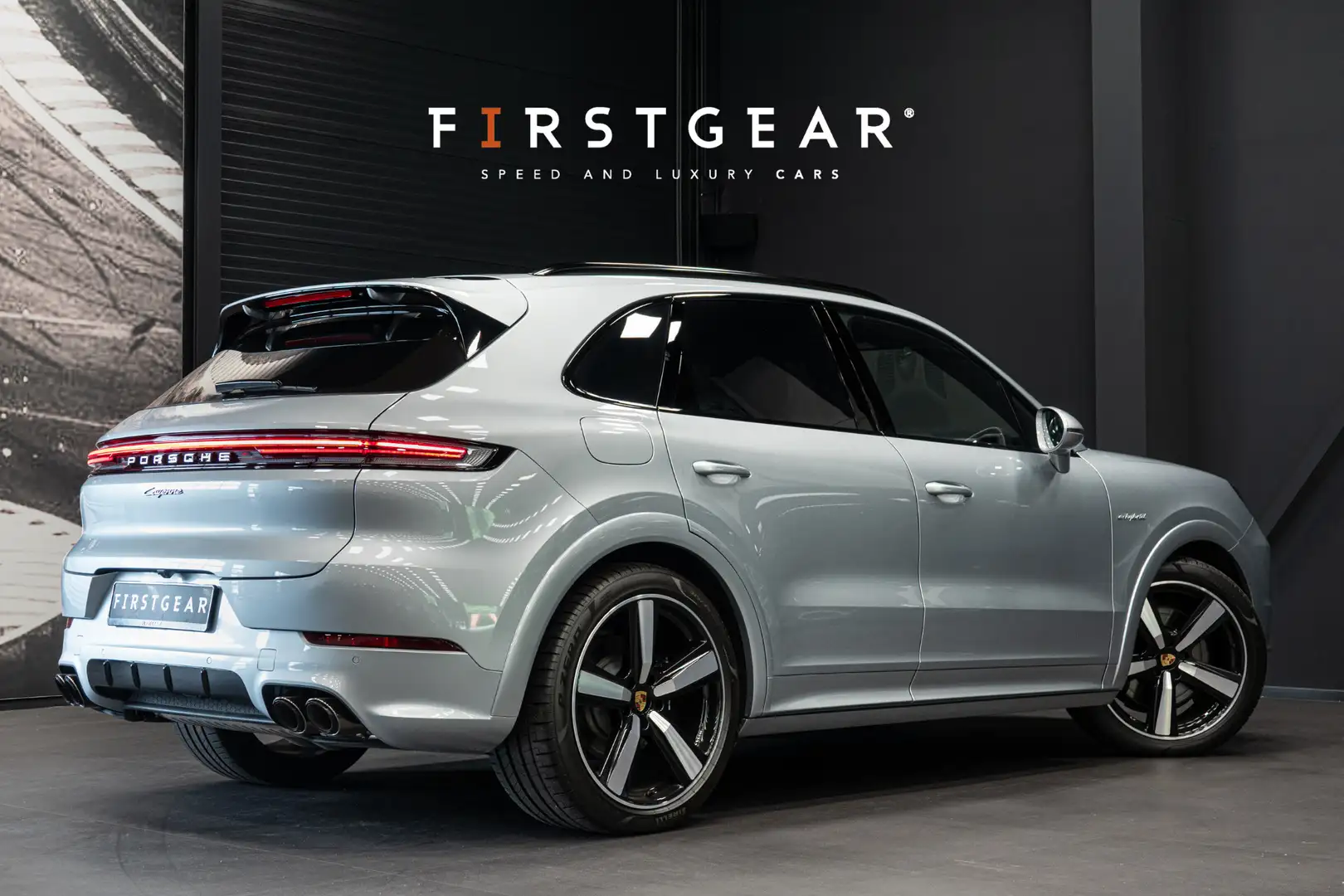 Porsche Cayenne 3.0 E-Hybrid *Burmester 3D / Achteras-besturing / Zilver - 2