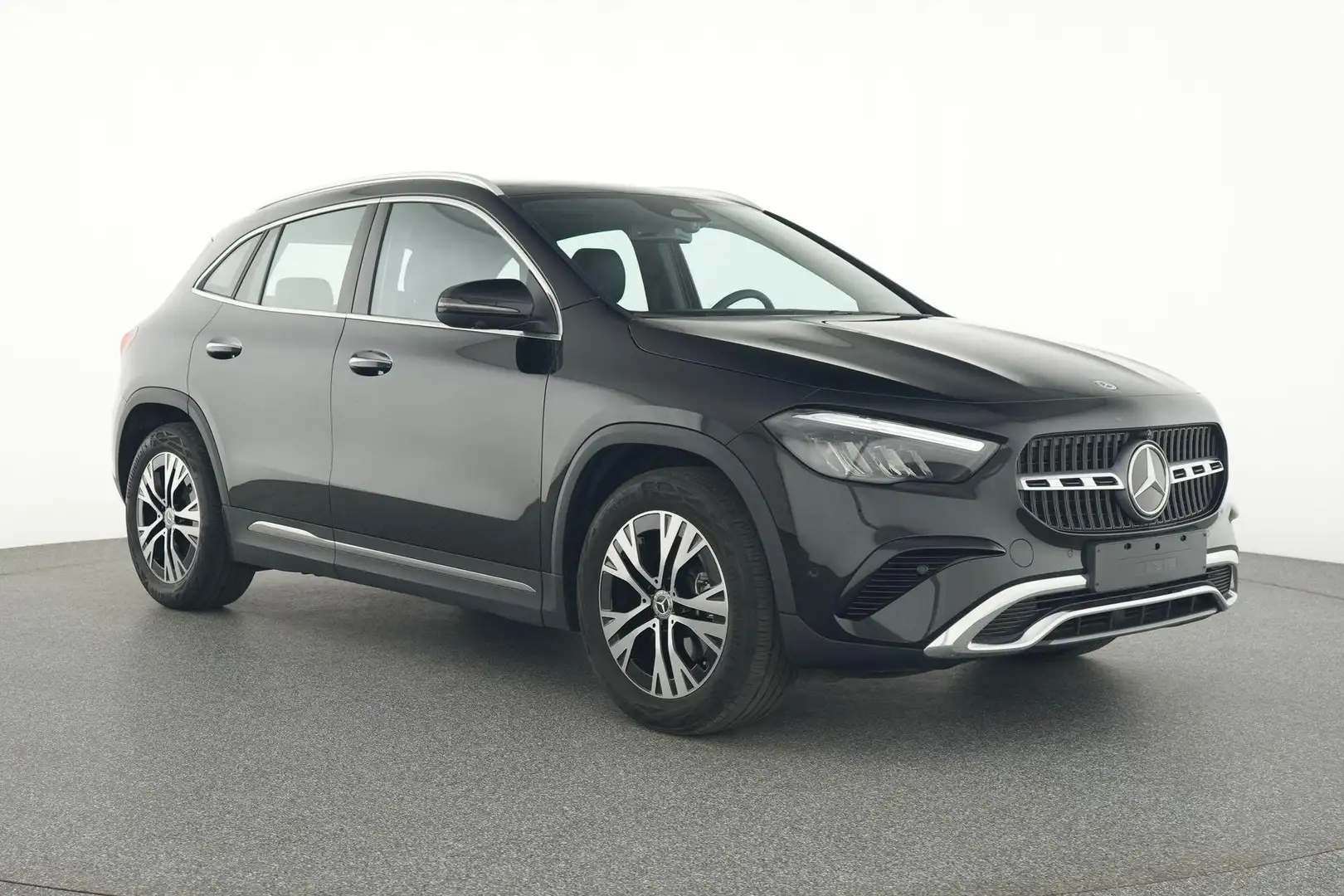 Mercedes-Benz GLA 180 Luxury Line | Panoramisch Dak | Verwarmde Zetels | Zwart - 2
