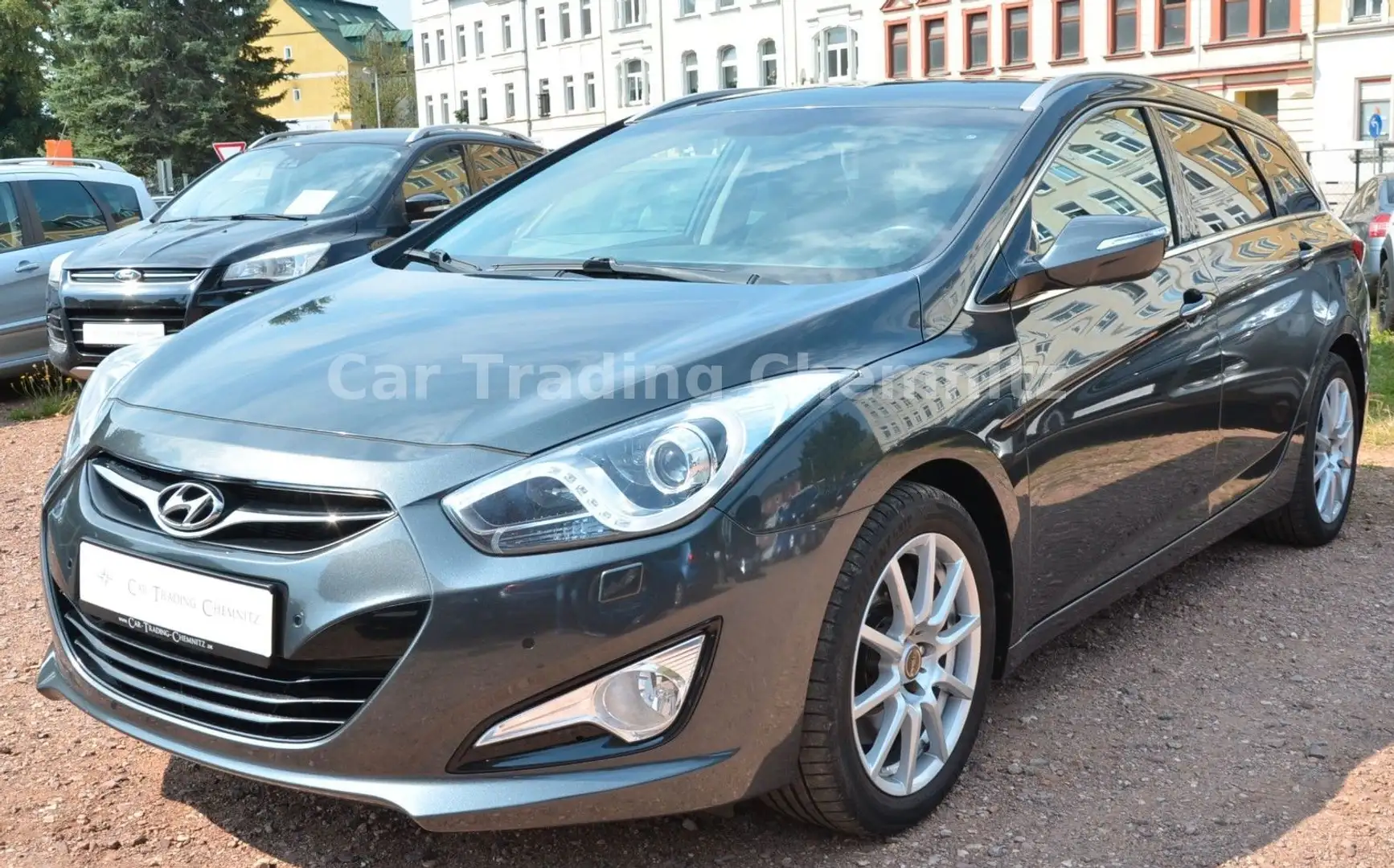 Hyundai i40 cw 1.7 CRDI Automatik Xenon Navi Sitzheizung Gris - 1