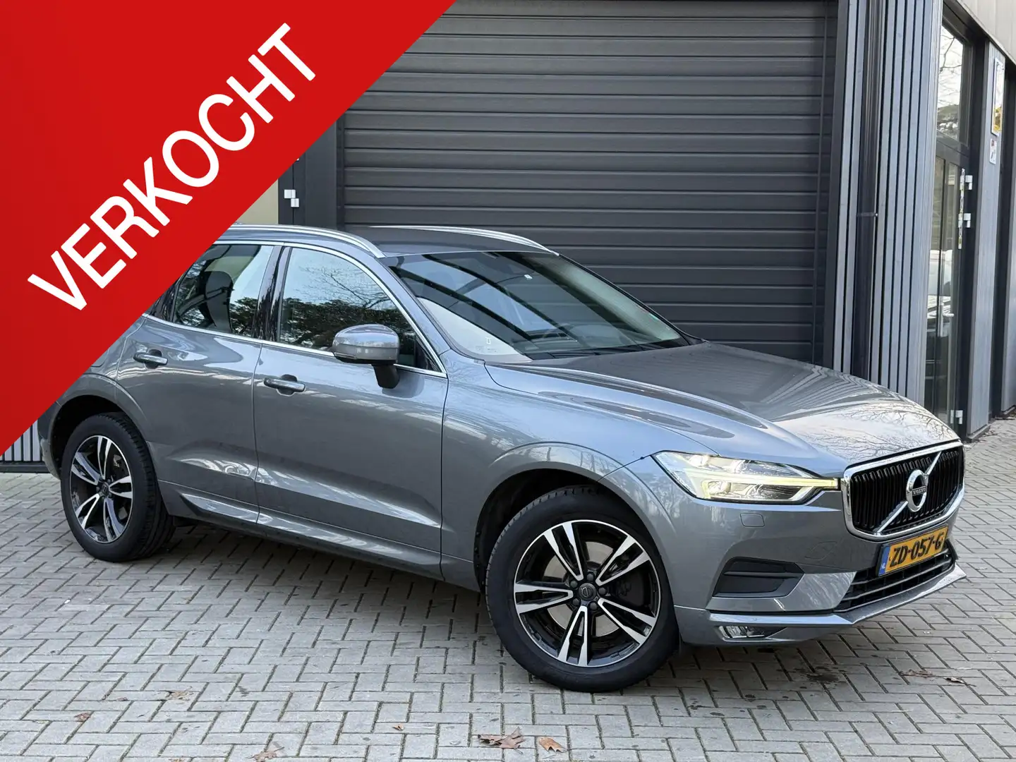 Volvo XC60 2.0 T5 Momentum Grau - 1