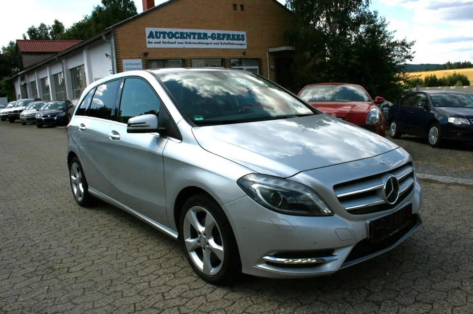 Mercedes-Benz B 180 CDI Automatik "Xenon + Navi" Argent - 1