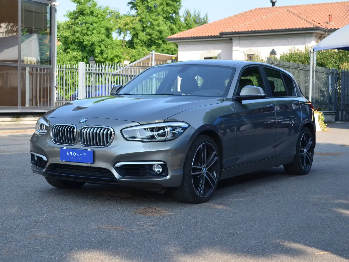 BMW 120 120i Urban 5p auto PELLE Grigio - 1