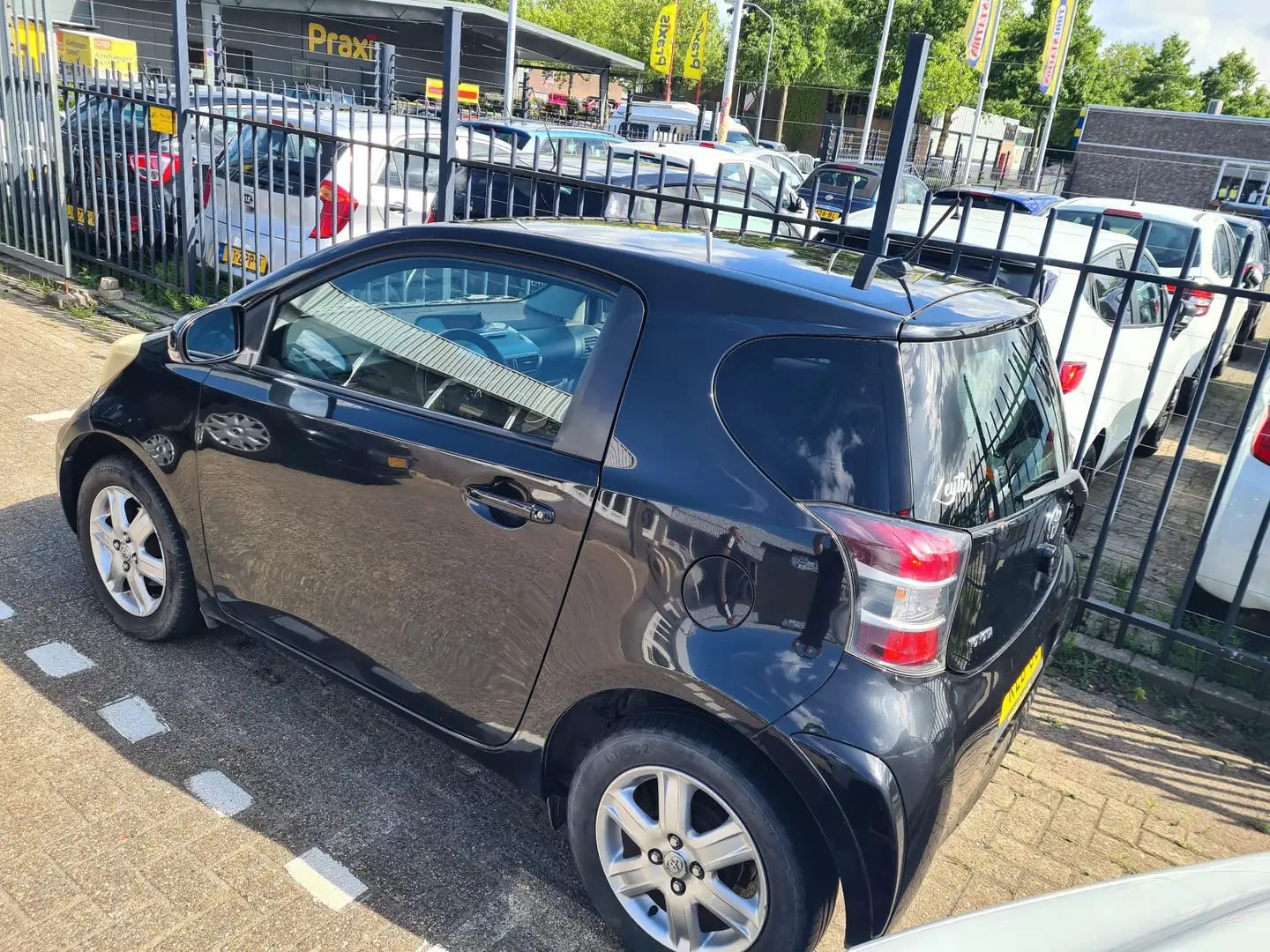 Toyota iQ 1.0 VVTi Comfort Černá - 2