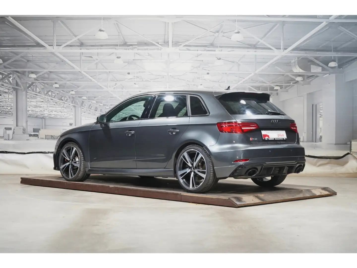 Audi RS3 Sportback 2.5 TFSI quattro B&O DAB 280 km h Sp Grau - 2
