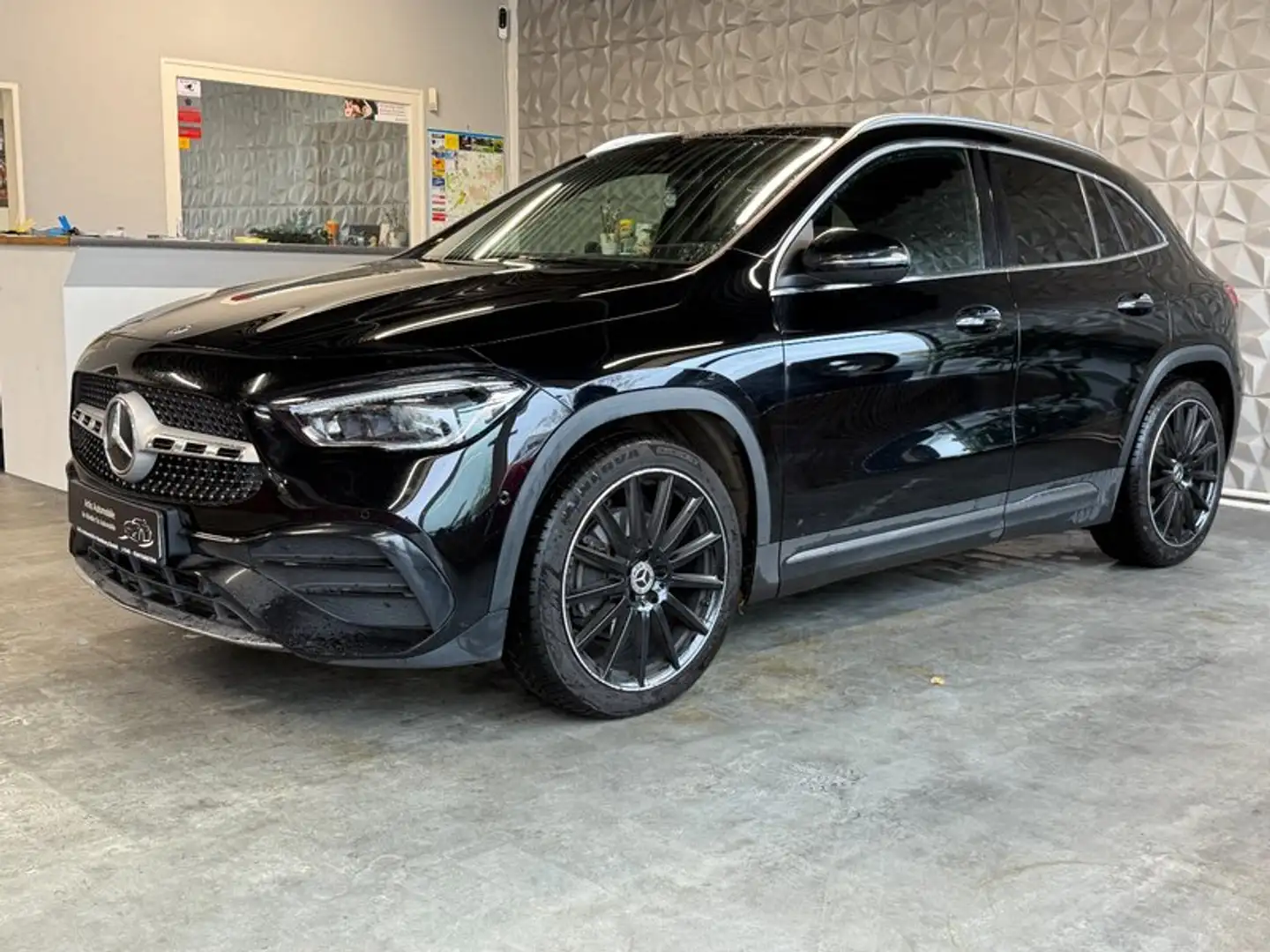 Mercedes-Benz GLA 200 GLA 200 *AMG-LINE*KAMERA*PANORAMA* Schwarz - 2