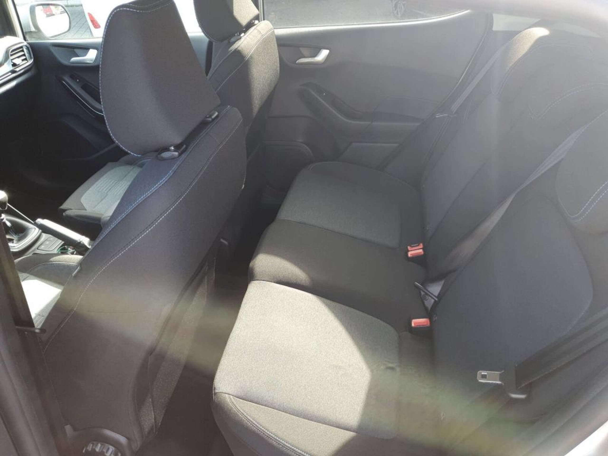 Fahrzeugabbildung Ford Fiesta 1.0 EcoBoost Hybrid ACTIVE X +ACC - mit KI generiert/bearbeitet