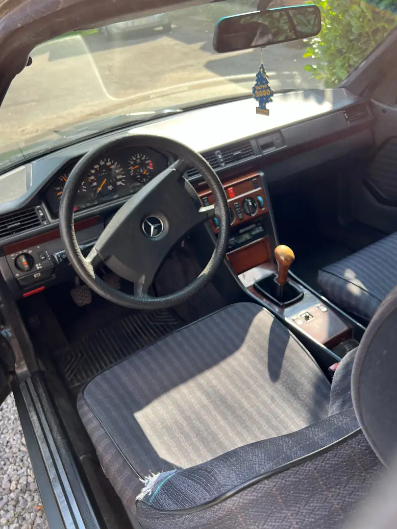 Mercedes-Benz 230 w124 Zwart - 1