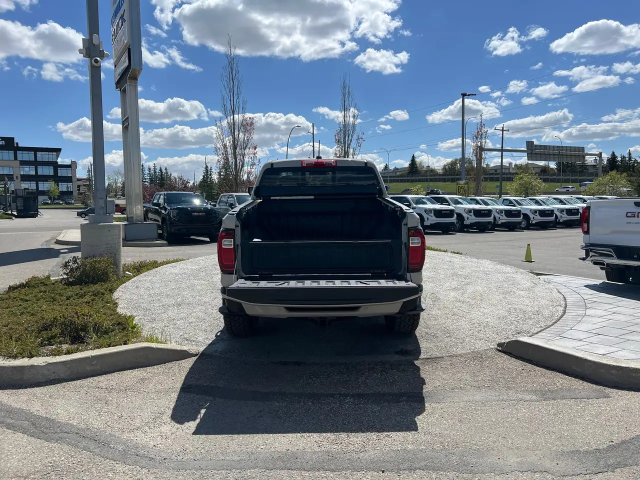 GMC Canyon снимка GMC Canyon