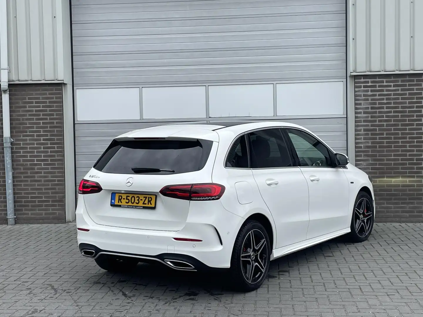 Mercedes-Benz B 250 e AMG | Trekhaak | Panoramadak | Wit - 2