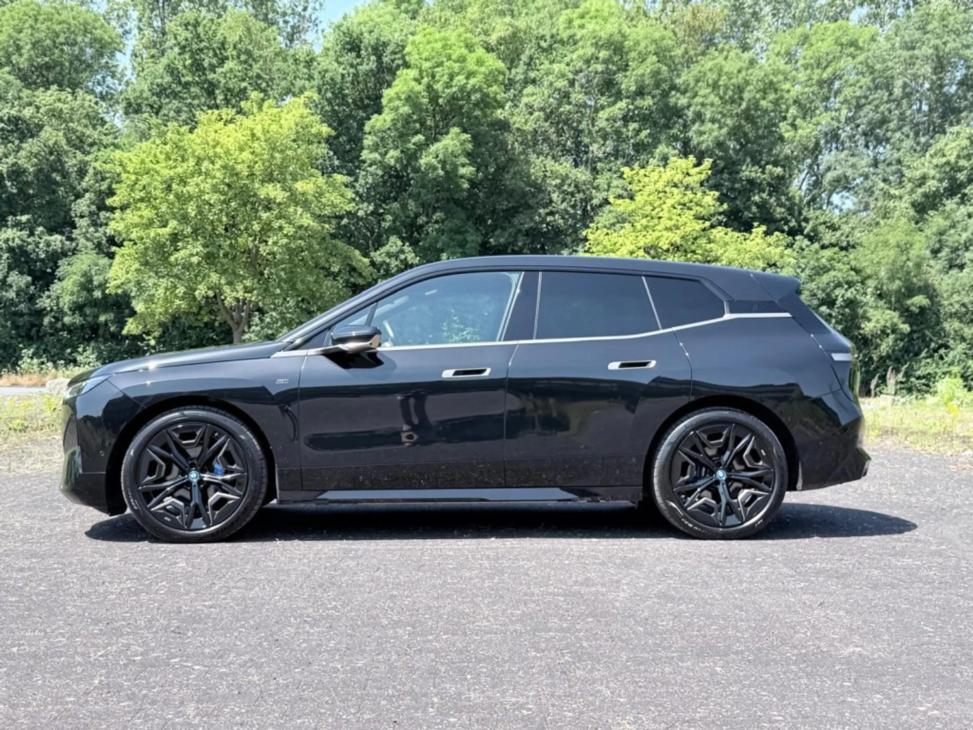 BMW iX M60 B&W Soft Close AHK Aktivlenk Pano Repair — photo 4