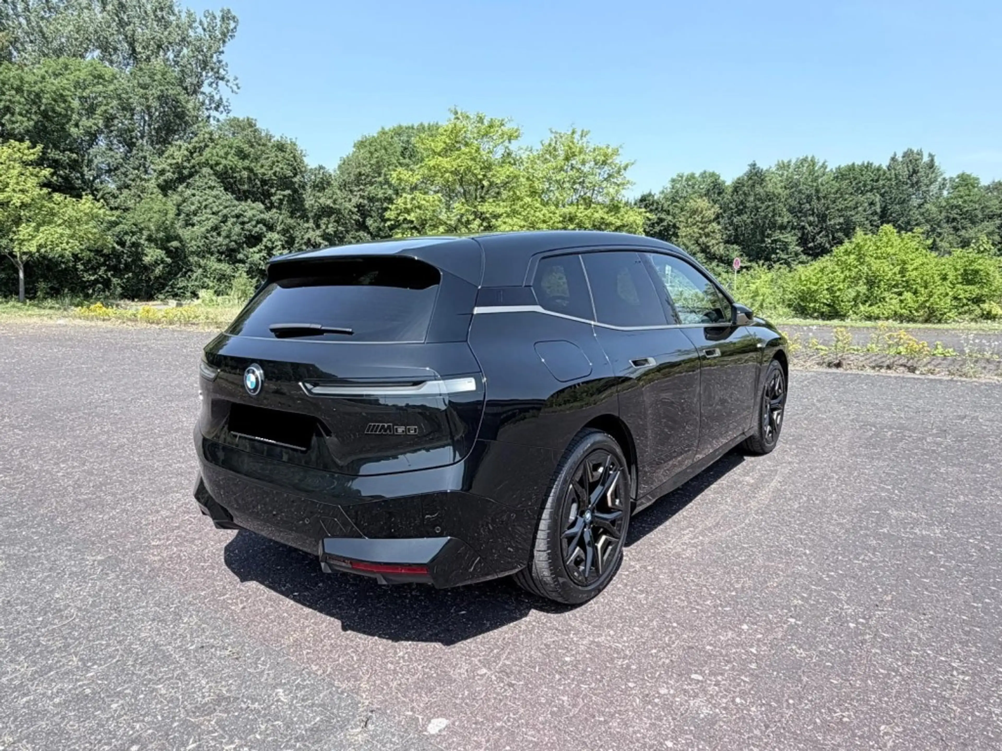BMW iX M60 B&W Soft Close AHK Aktivlenk Pano Repair — photo 6