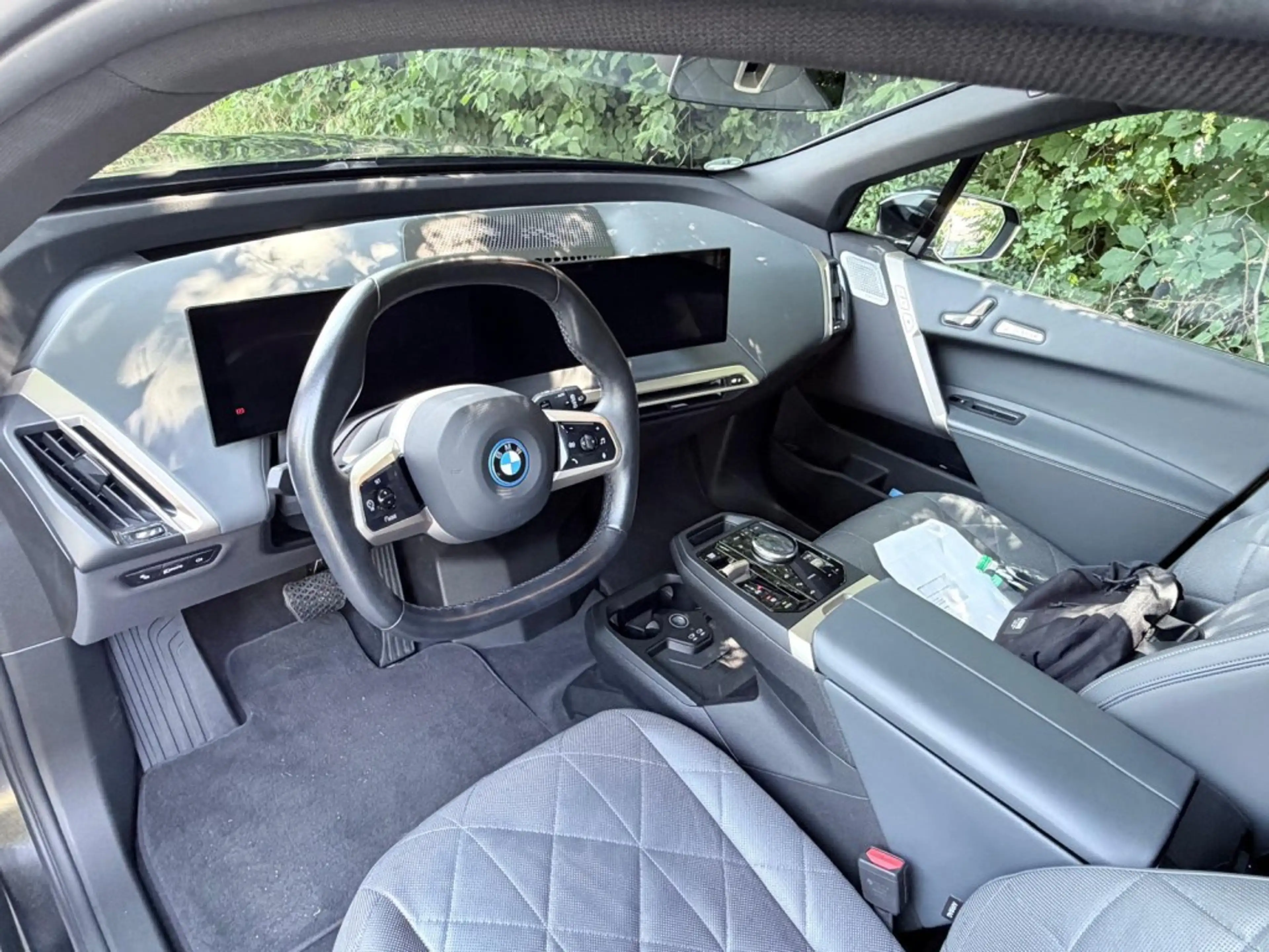 BMW iX M60 B&W Soft Close AHK Aktivlenk Pano Repair — photo 8