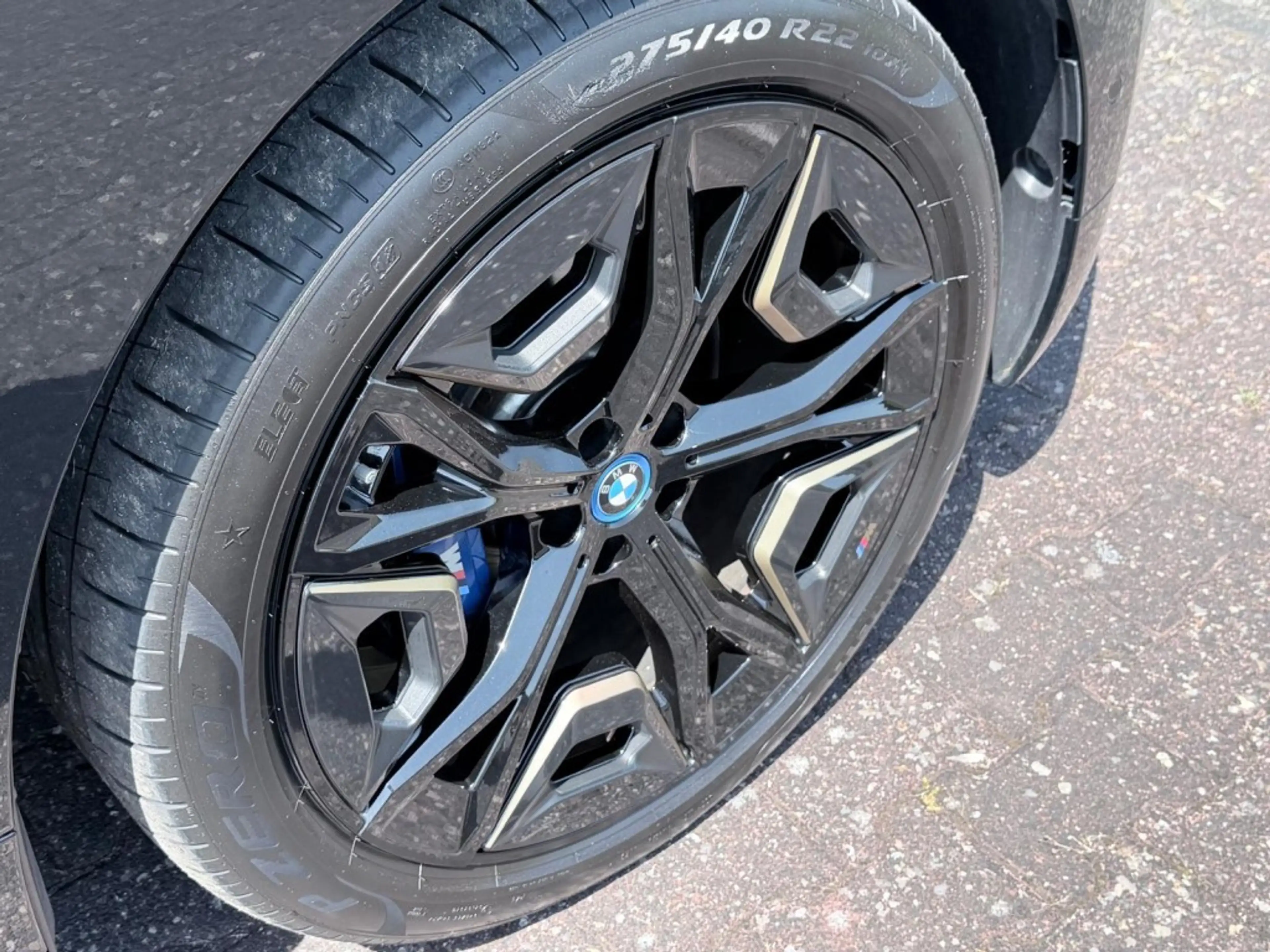 BMW iX M60 B&W Soft Close AHK Aktivlenk Pano Repair — photo 15