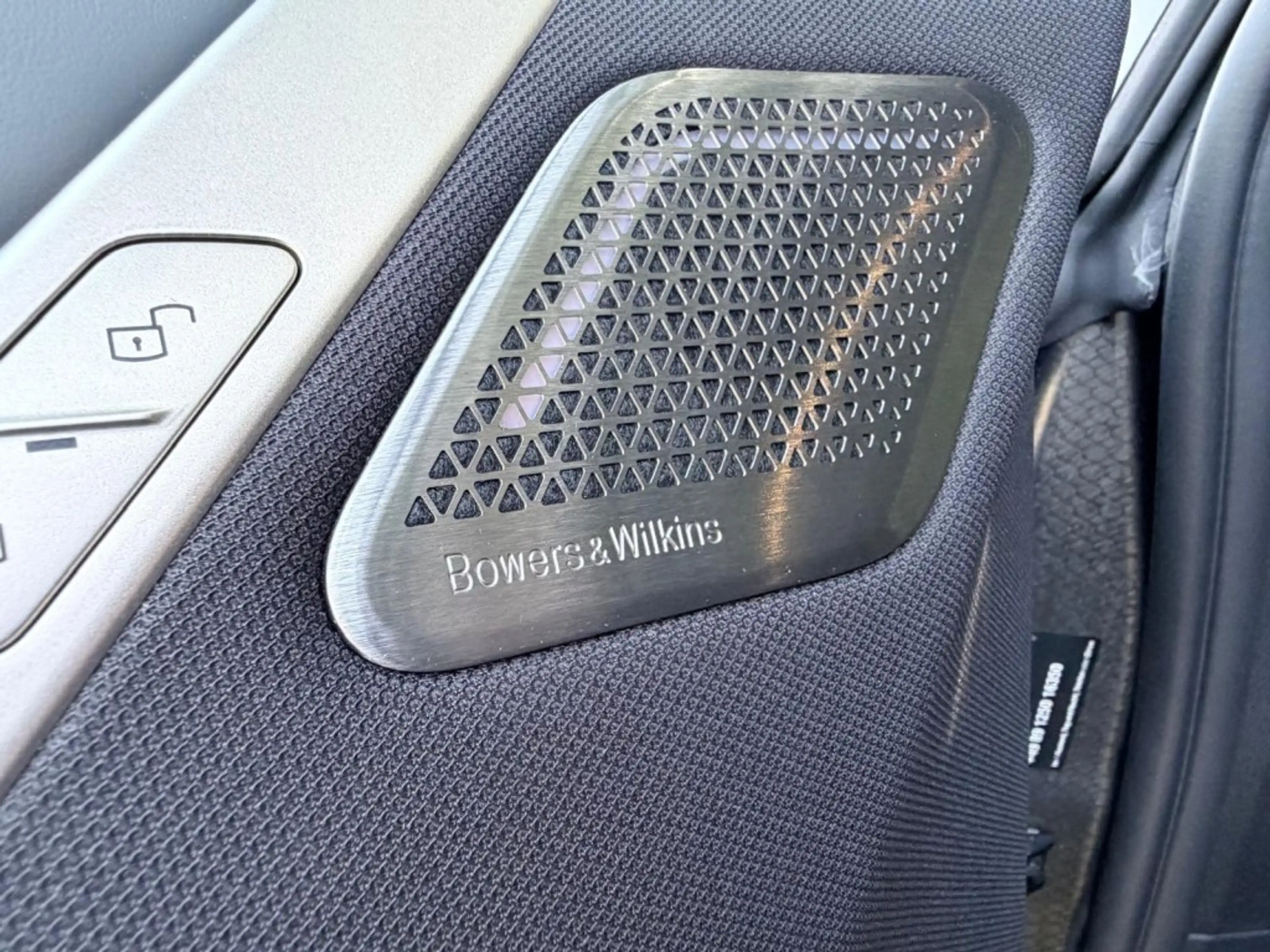 BMW iX M60 B&W Soft Close AHK Aktivlenk Pano Repair — photo 13