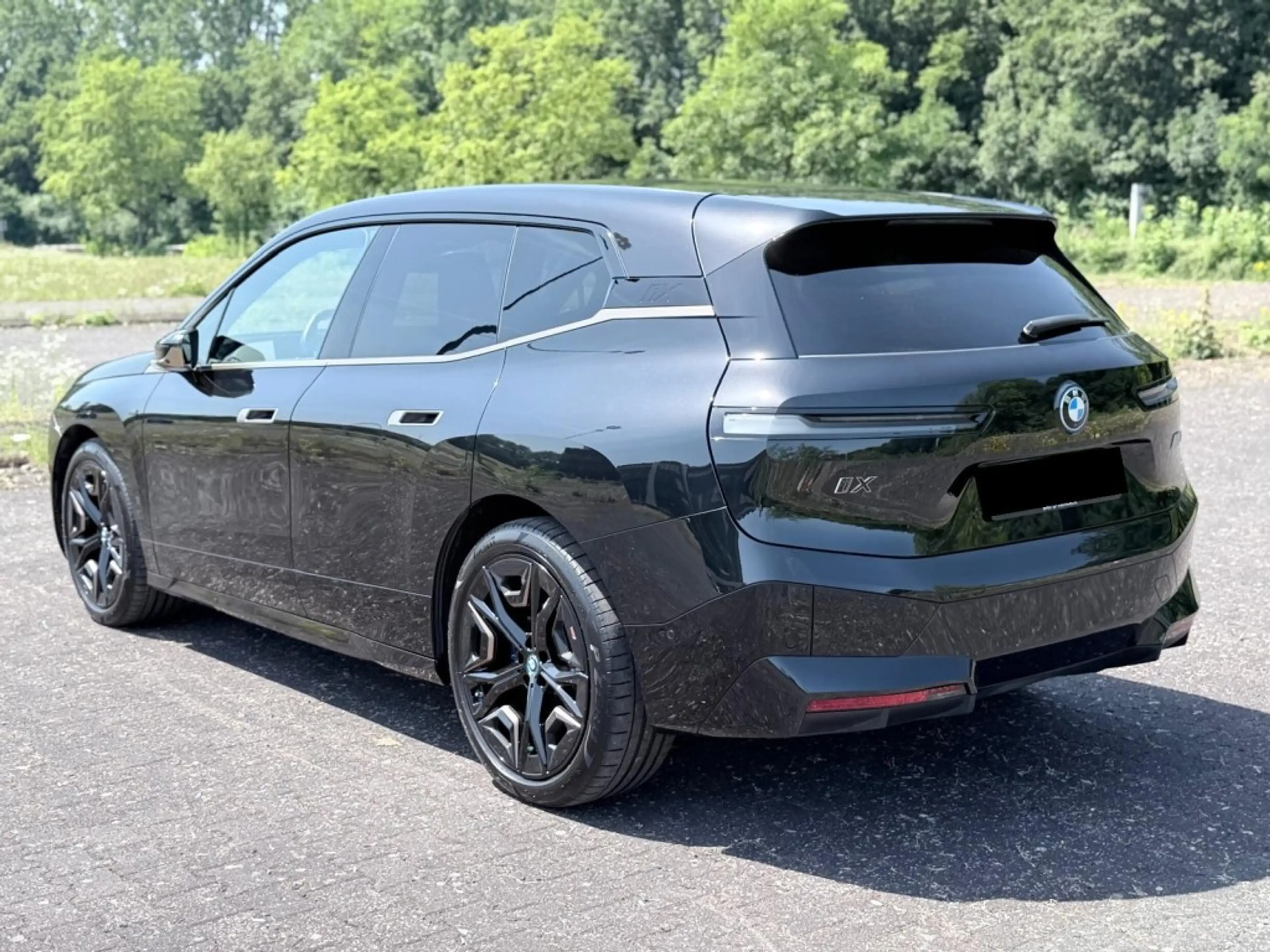 BMW iX M60 B&W Soft Close AHK Aktivlenk Pano Repair — photo 5