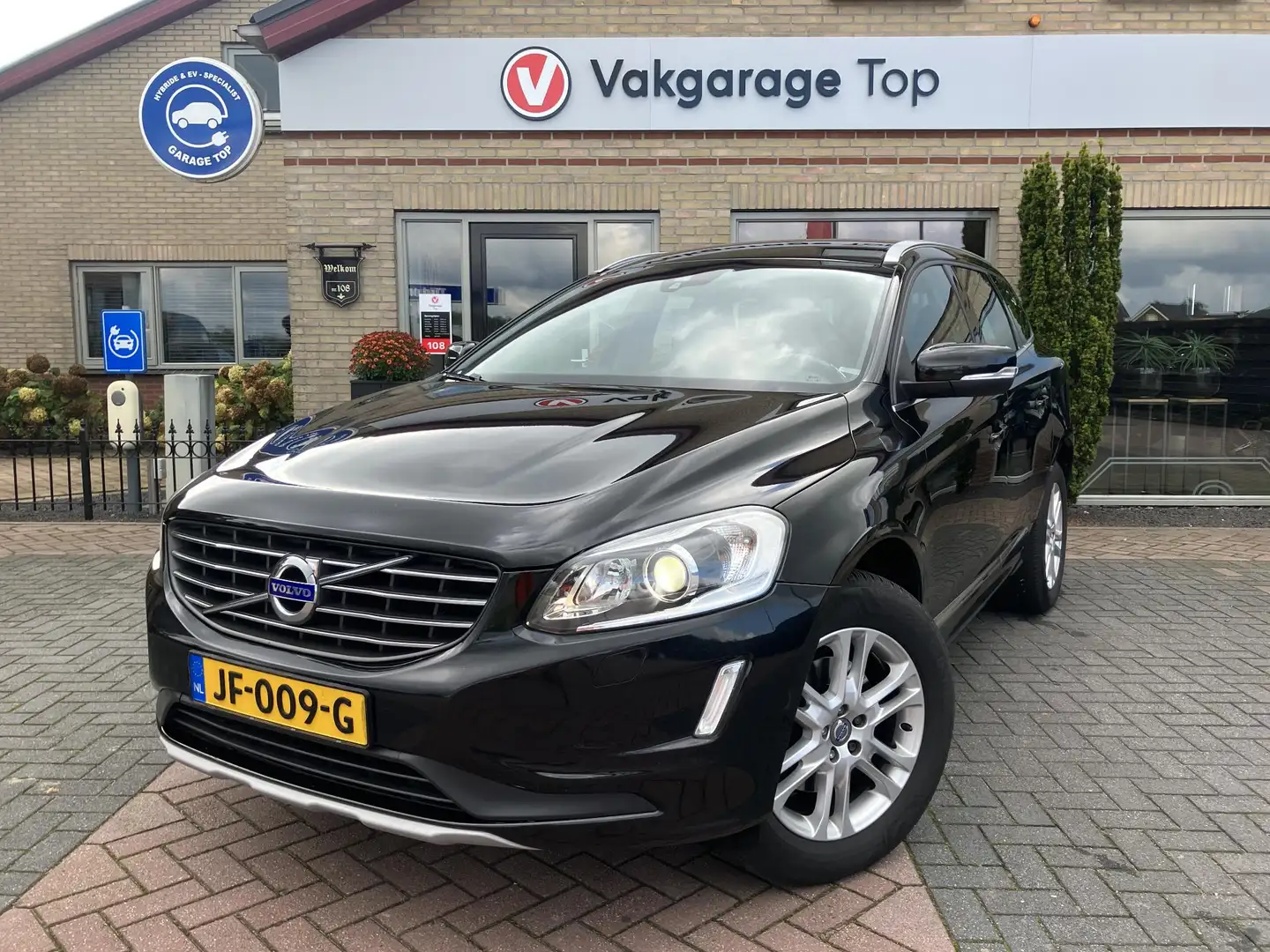 Volvo XC60 2.0 D4 FWD Ocean Race | Trekhaak | Leder | Elek. s Zwart - 1