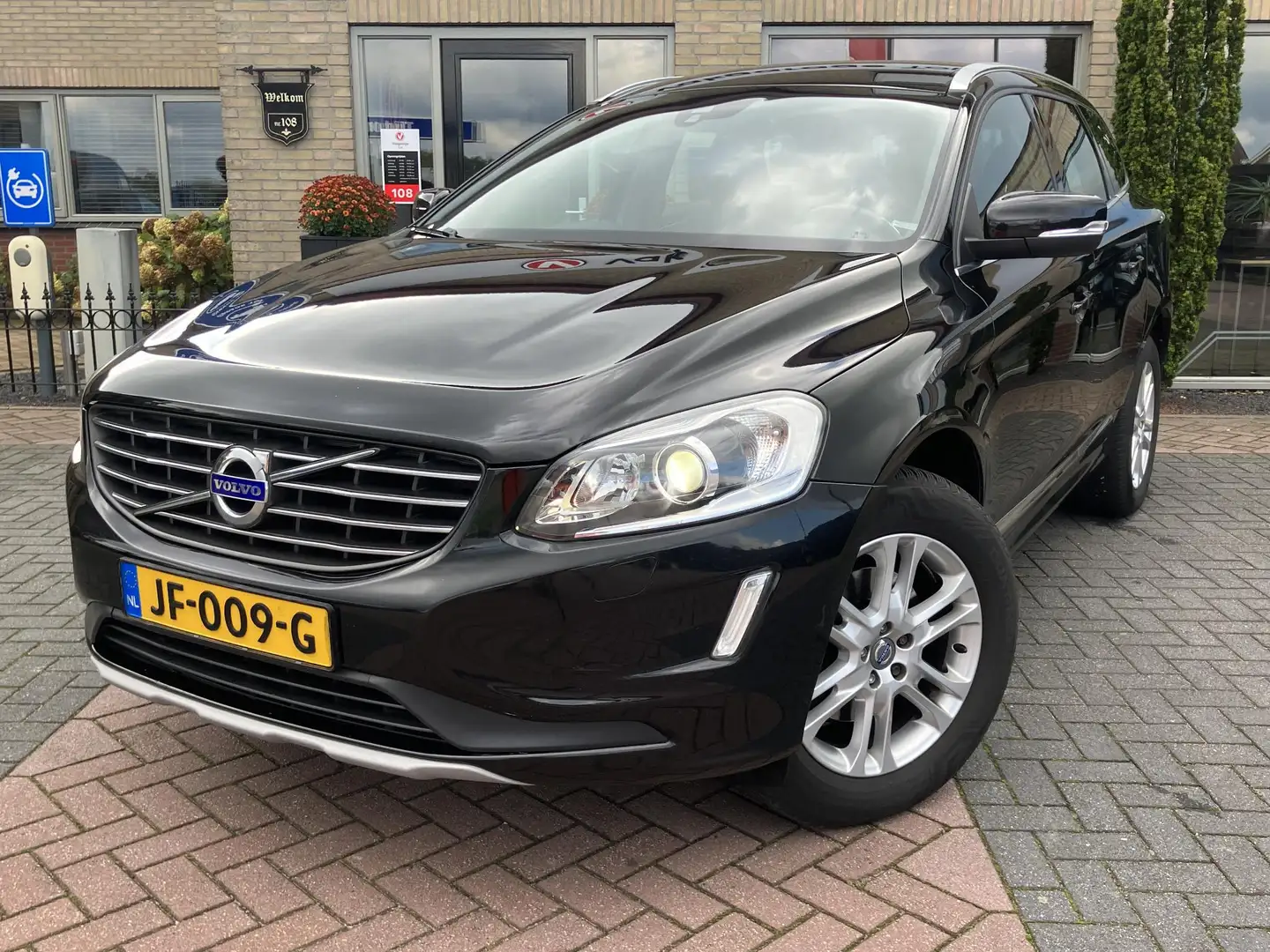 Volvo XC60 2.0 D4 FWD Ocean Race | Trekhaak | Leder | Elek. s Zwart - 2