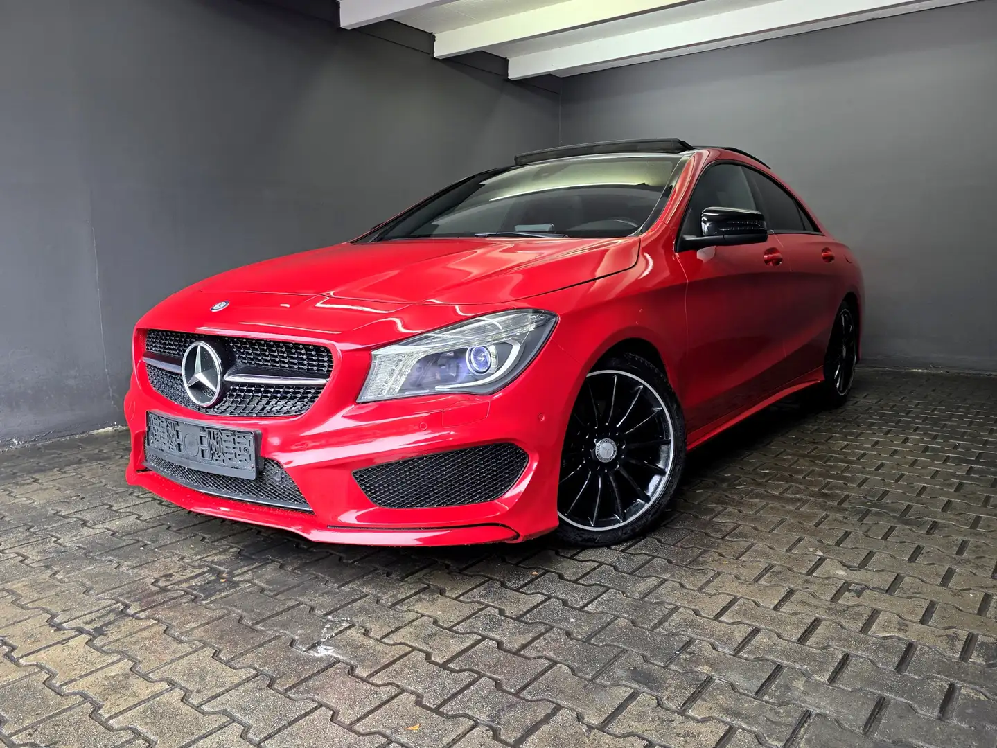Mercedes-Benz CLA 180 , AMG LINE, PANORAMA, NAVI, LED, PDC, AUTOMATIK Rouge - 1