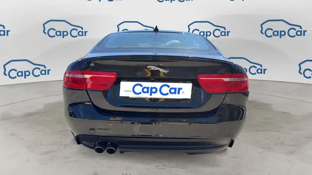 Jaguar Xe view 3