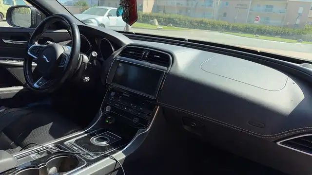 Jaguar Xe view 10