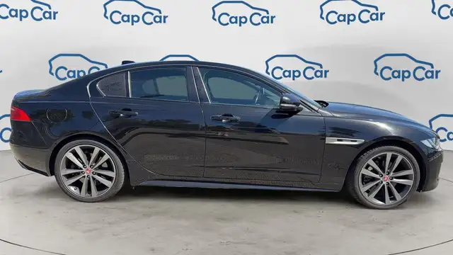 Jaguar Xe view 4