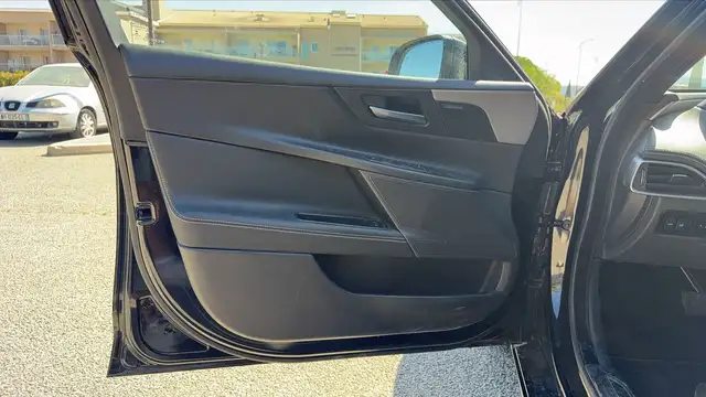 Jaguar Xe view 7