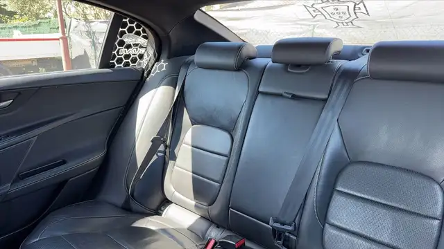 Jaguar Xe view 9