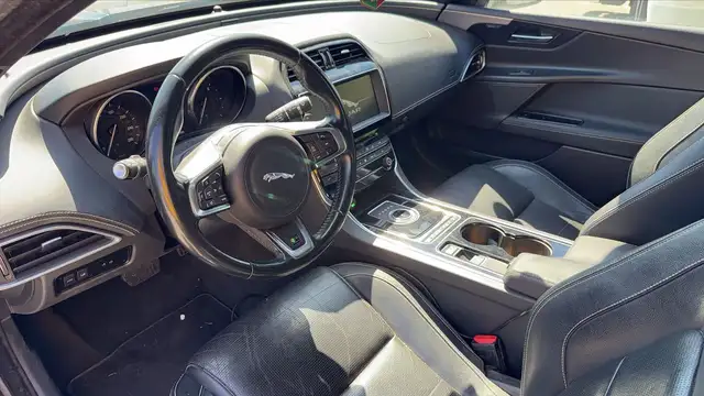 Jaguar Xe view 8