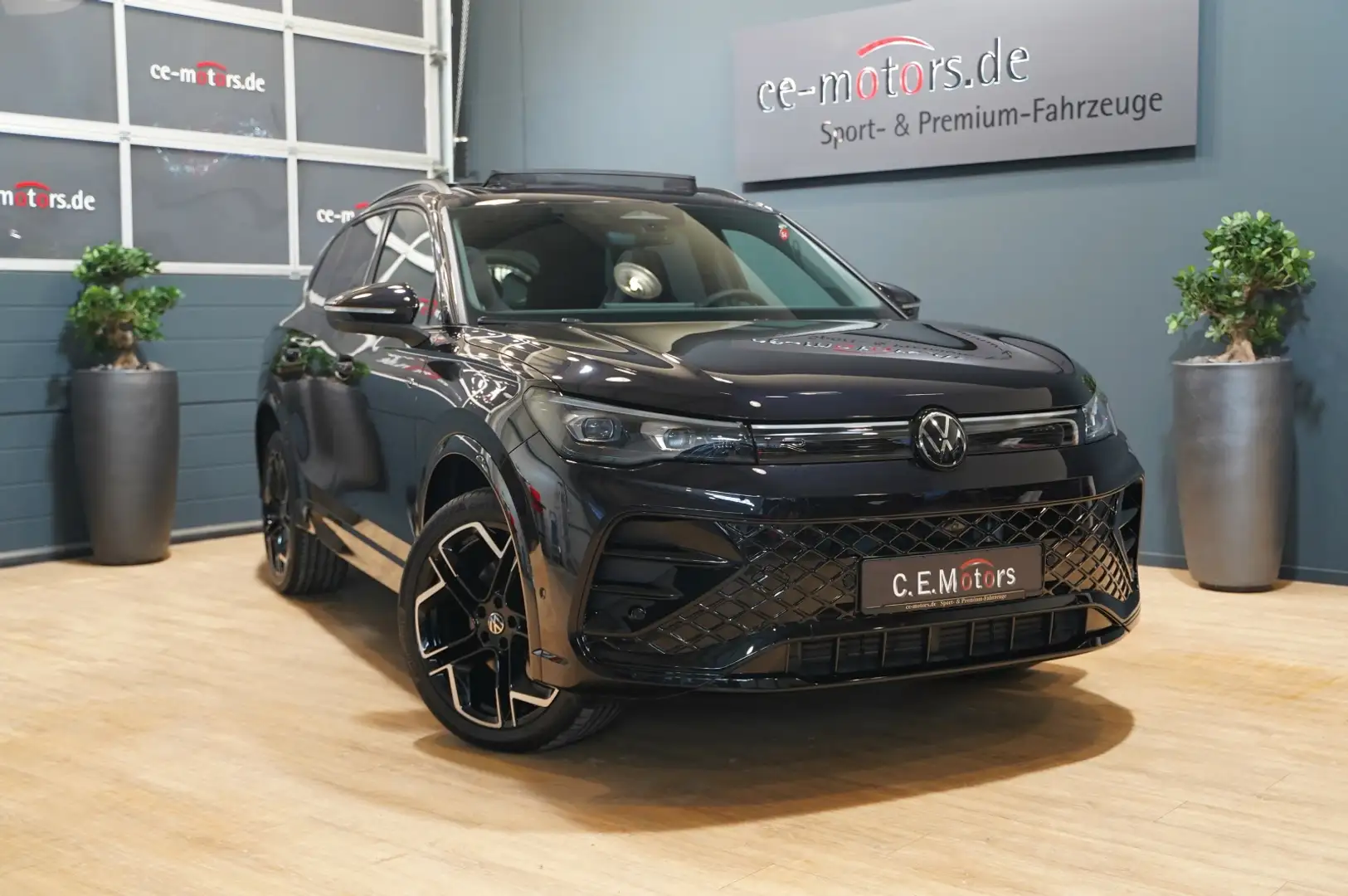 Volkswagen Tiguan Tiguan 2.0TDI R-Line 4Motion Pano*Matrix*AHK*ACC Schwarz - 1
