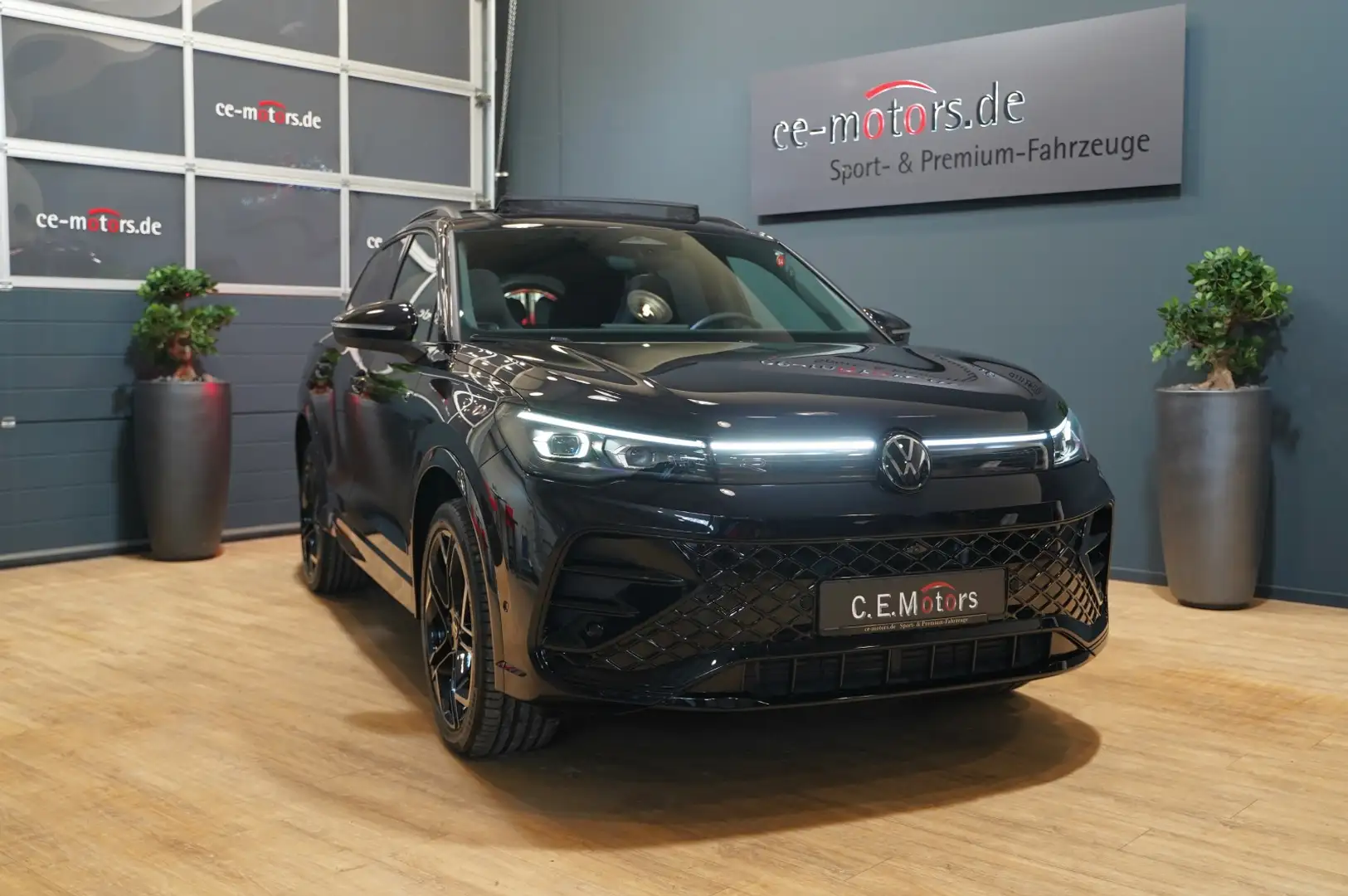 Volkswagen Tiguan Tiguan 2.0TDI R-Line 4Motion Pano*Matrix*AHK*ACC Schwarz - 2