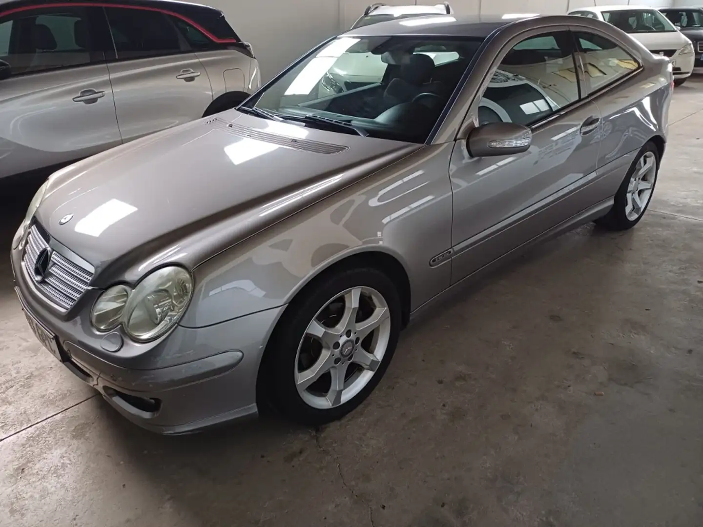 Mercedes-Benz MERCEDES-BENZ Clase C Deportivo Automático de 3 Gris - 2